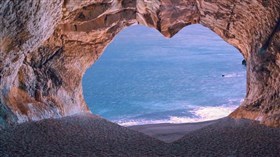 Gorgeous_Sea_HeartCave_View